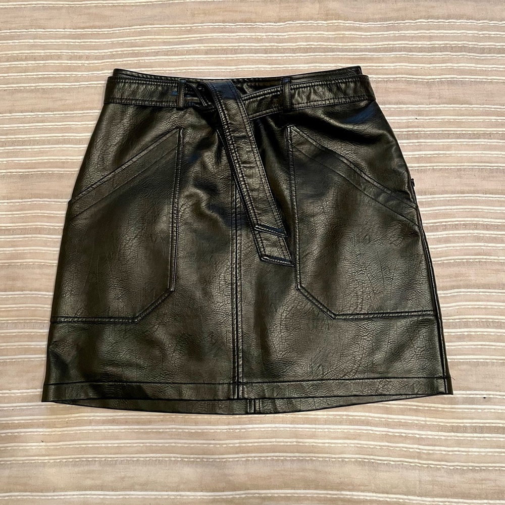 Wishlist Apparel Black Vegan Leather Mini Skirt Size Medium